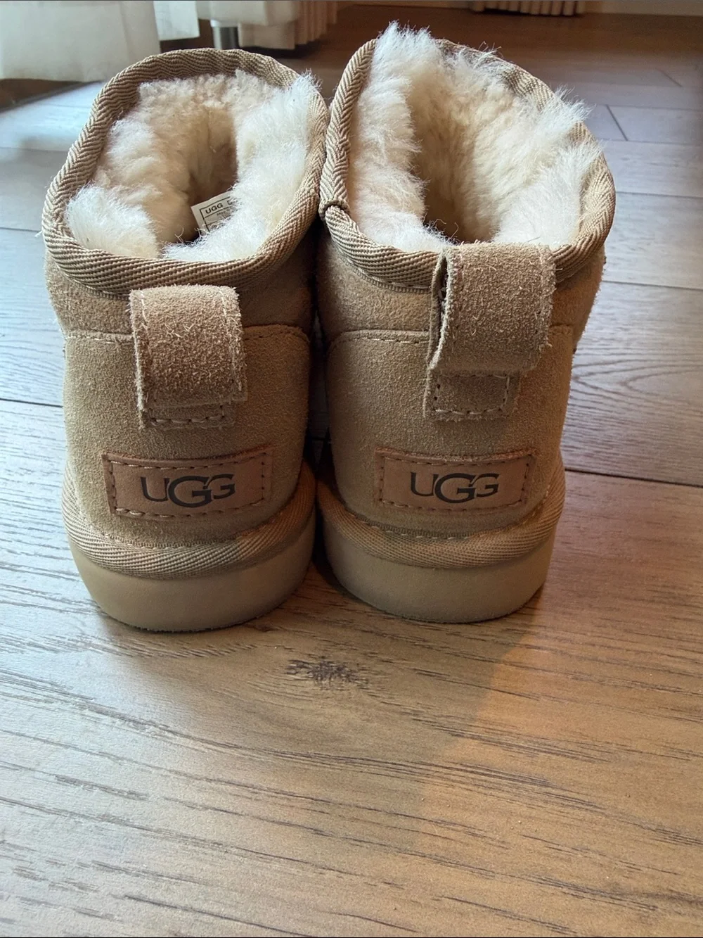 UGG Kids Chestnut Slip-On Faux-Shearling Ankle Boots